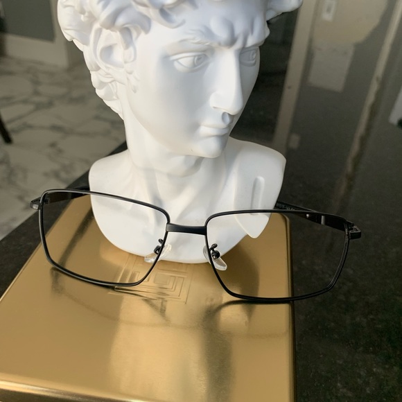 Oversized frames - Picture 2 of 3